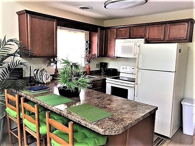 Building Photo - Golf Colony Unit 2B  Avail: Through June 3... Rental