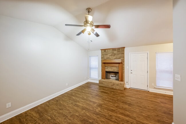 Photo - 1308 Upper Kingston Rd