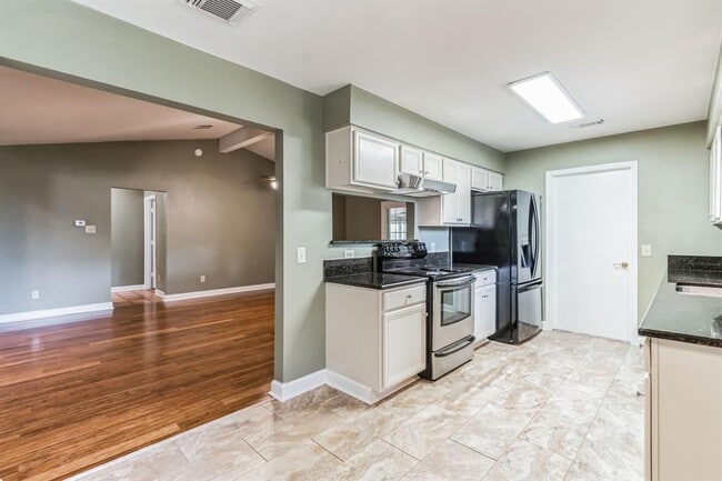 Photo - 22211 Briarcliff Dr