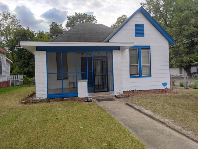 Photo - 1421 Willow St House