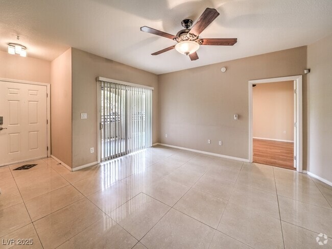 Building Photo - 2291 W Horizon Ridge Pkwy Unit 8144 Rental
