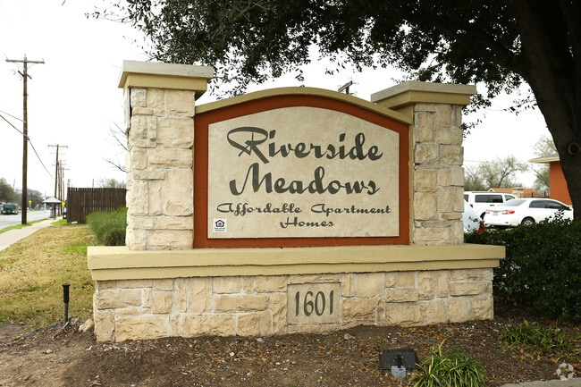 Letrero de entrada - Riverside Meadows