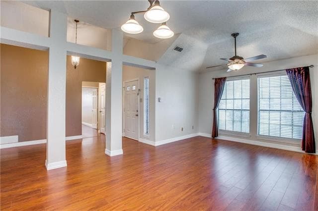 Photo - 435 L Thompson St