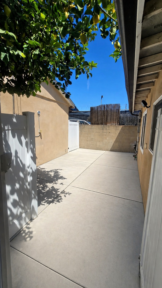 Photo - 6724 Simpson Ave