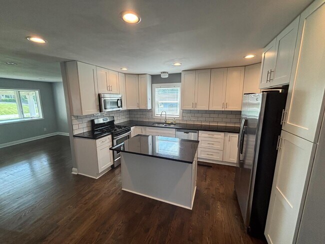 Photo - 1886 Loganberry Ln