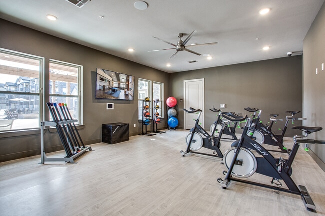 Salas de yoga y sala de ciclismo
