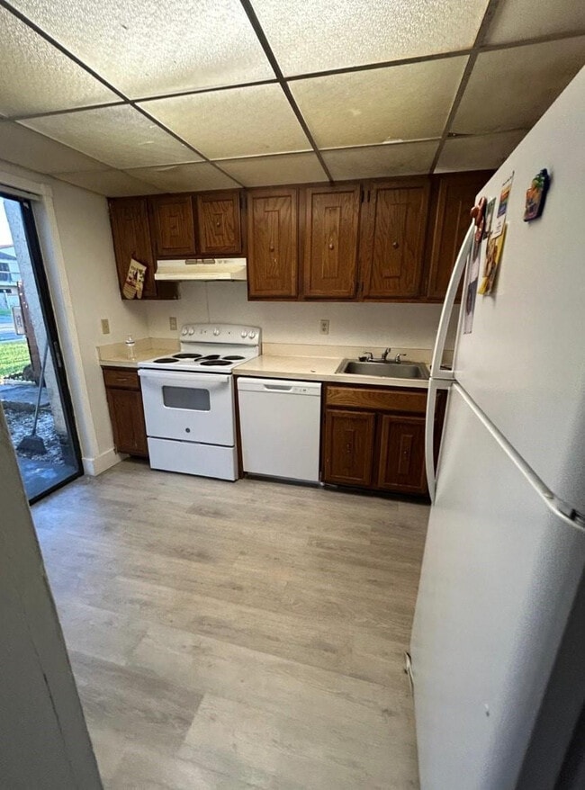 Photo - 7743 Balboa St