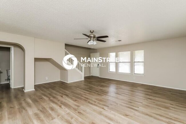 Photo - 4 Bedroom Pet-Friendly Home in San Antonio, TX with Main Street Renewal