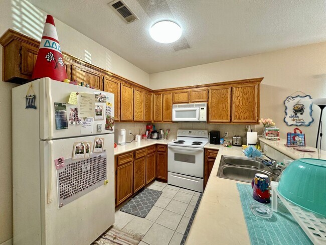 Photo - 2010 Marie Dr Unidad B