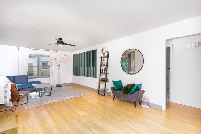 Photo - 376 Crown Point