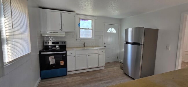 Photo - 305 N Kendall St