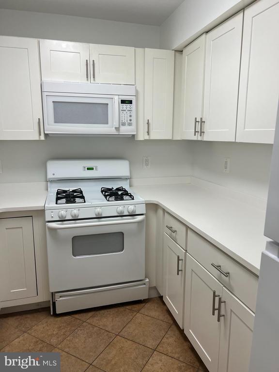 Building Photo - 11623 Vantage Hill Rd Unit C