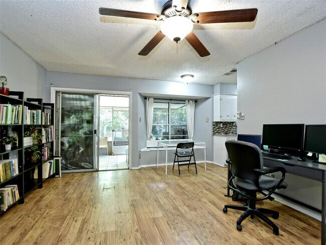 4911 Aberdeen Cir