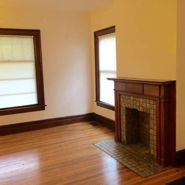 Photo - 156 E Lane Ave