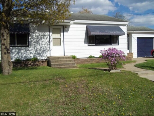 Photo - 210 9th Ave N