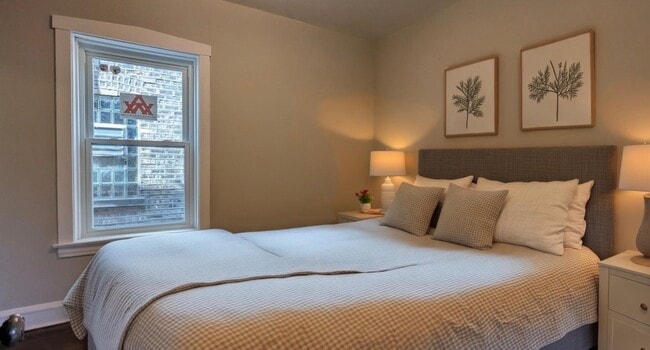 Photo - 2015 N LeClaire Ave Unit 1