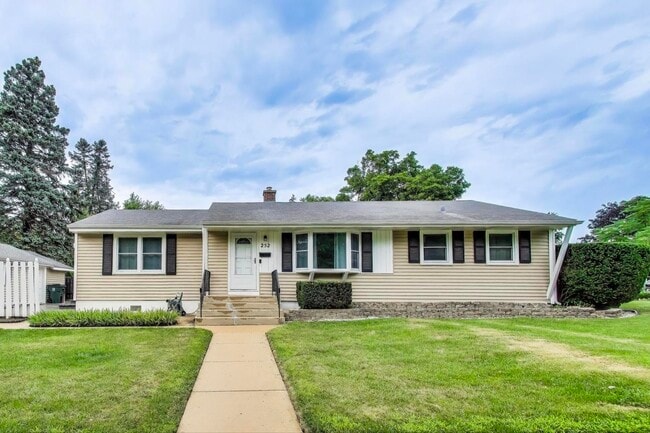 Building Photo - 252 S Plum Grove Rd Rental