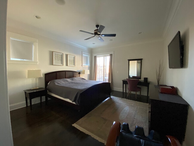 Photo - 2138 W Roscoe St Unit 2