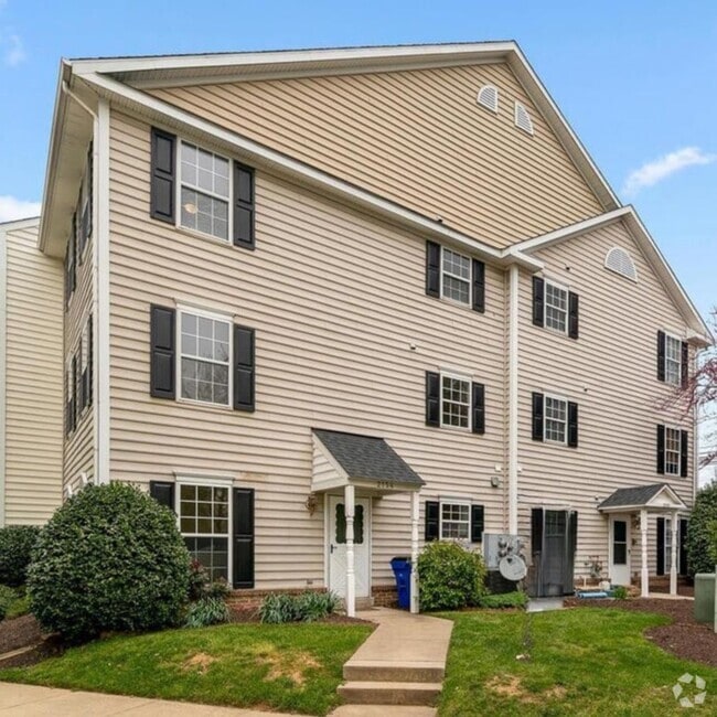 Building Photo - Spacious 3 Bedroom Townhome in Oldfarm.