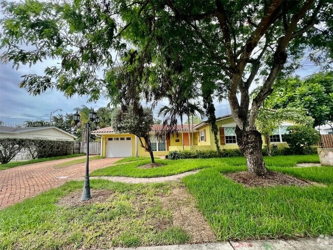 Building Photo - 10025 SW 111th St Rental
