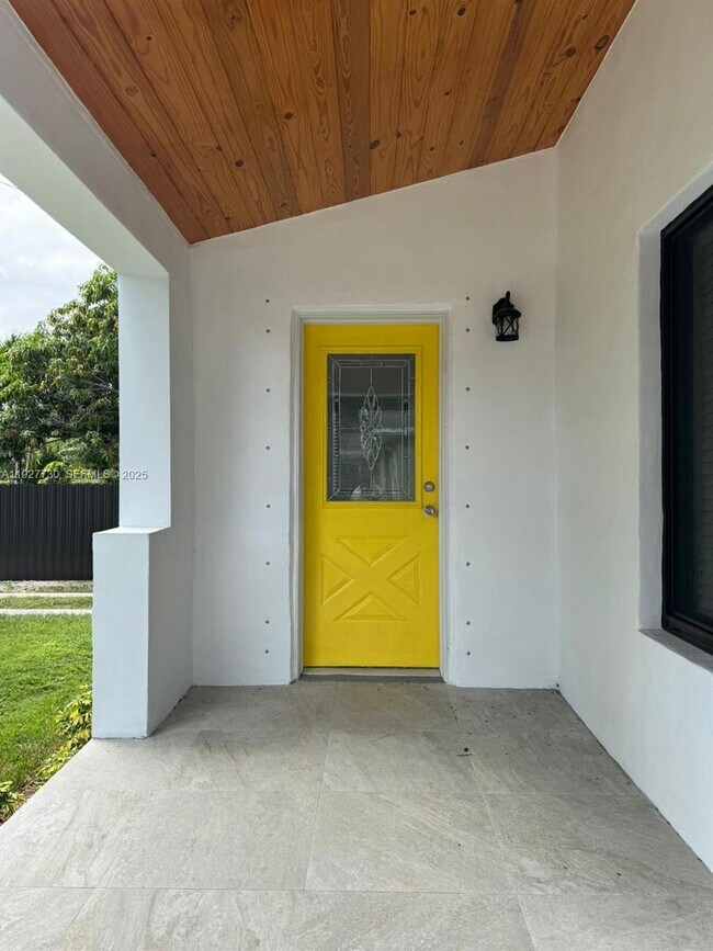 Photo - 557 NW 44th St