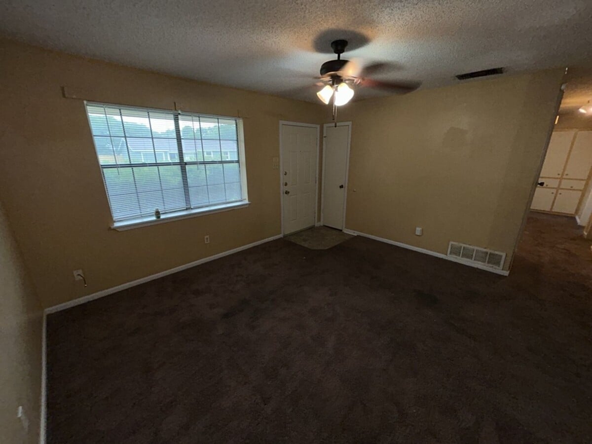 Photo - 820 Michelle Dr