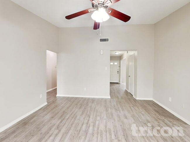 Photo - 418 David Dr