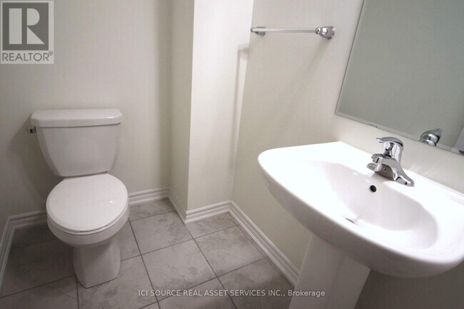 Photo - 250 Lagerfeld Dr