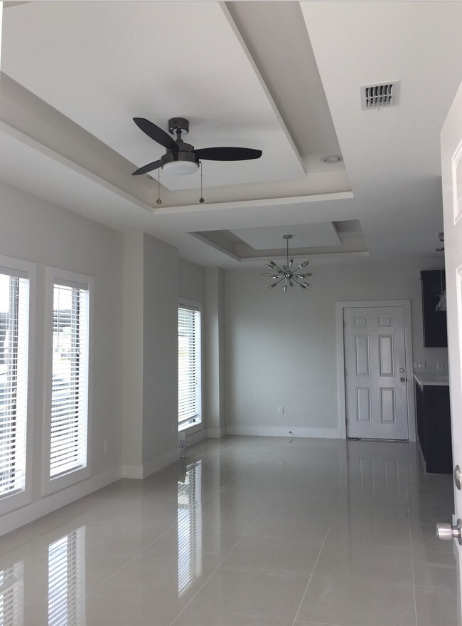 Photo - 1219 White Oak Dr Unidad Apt 3