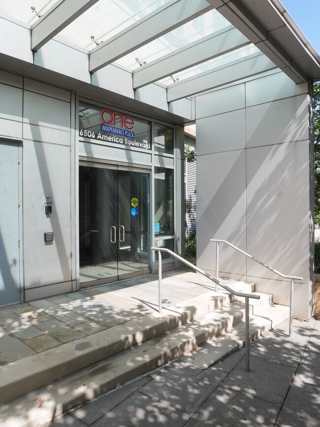 Building Photo - Modern 1-Bedroom Condo in One Independence...