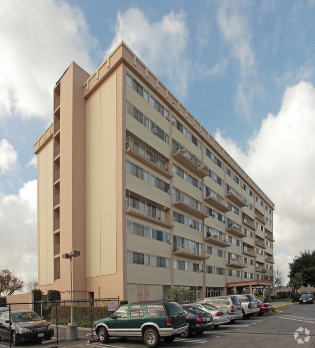 Foto principal - Bellflower Friendship Manor 62+ Community