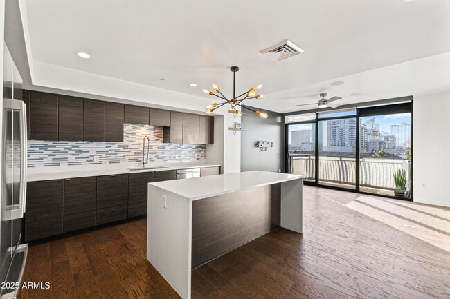 Building Photo - 200 W Portland St Unit 715