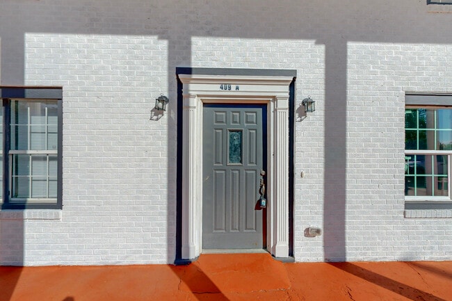 Photo - 409 W Main St Unit B