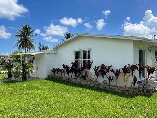 Photo - 1600 SW 71st Ct