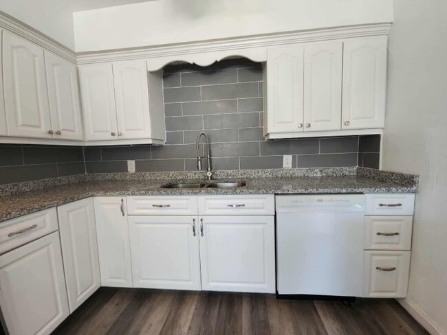 Photo - 3107 37th Ave W Unidad A