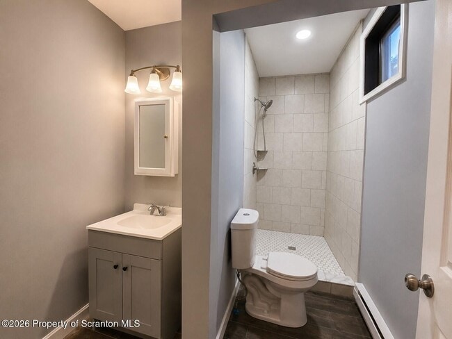 Photo - 119 N River St