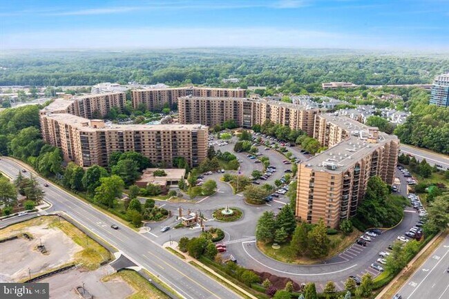 Photo - 8370 Greensboro Dr Unit 510
