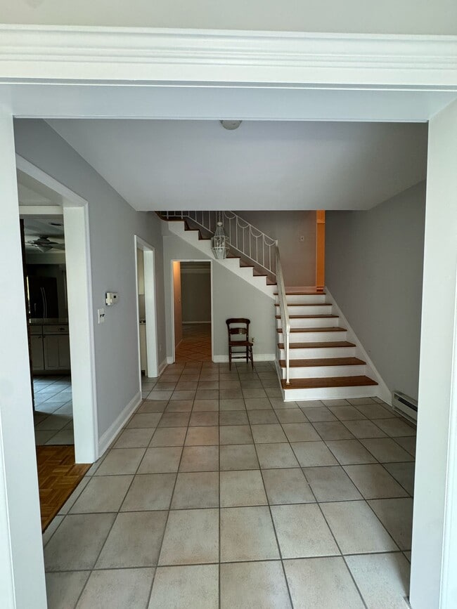 Photo - 537 Winterburn Grv