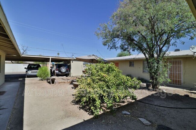 Photo - 2110 S Granada Dr Unit E