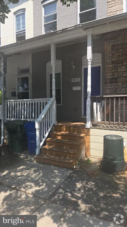 Building Photo - 2611 Barclay St Rental