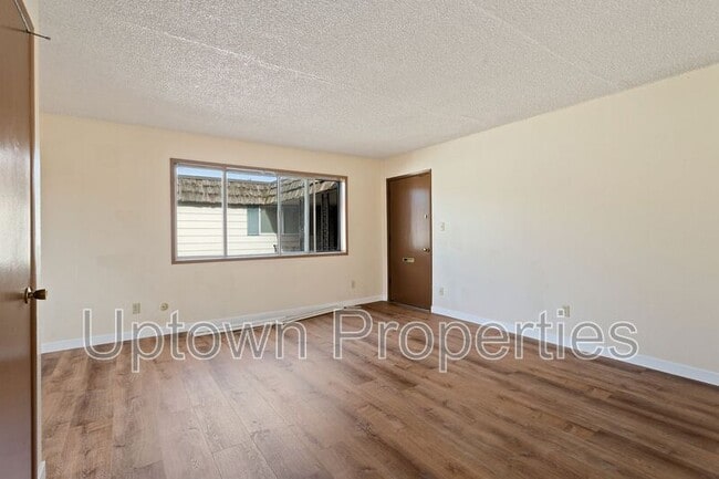 Photo - 8069 NE Flanders St