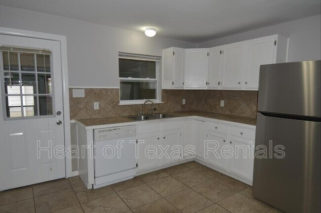 Photo - 2021 Travis St