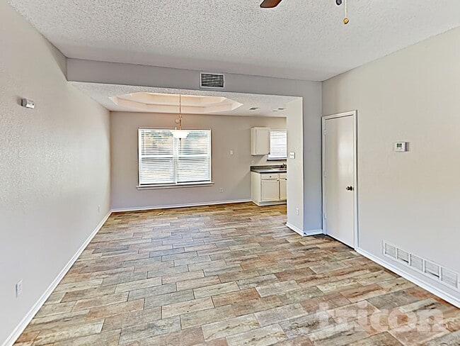 Photo - 1105 Parker Ct