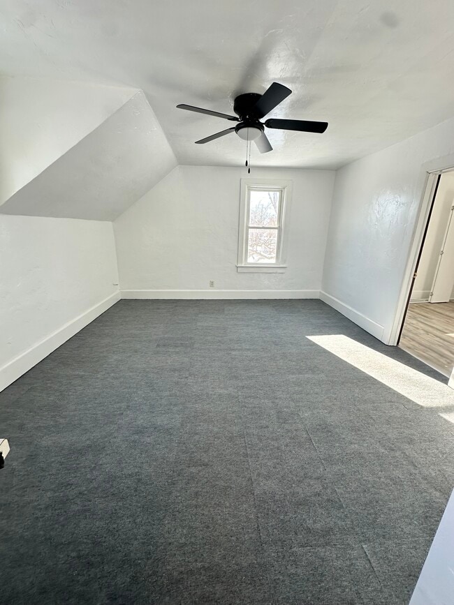 Building Photo - 1357 Lawe St Unit Upper