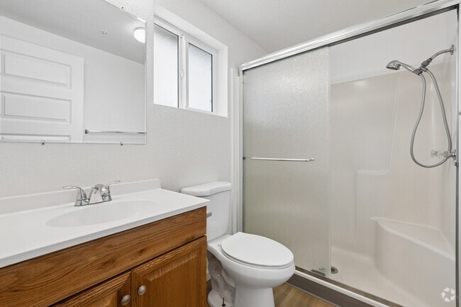 2BR, 2BA - 1140SF - Primary Bathroom