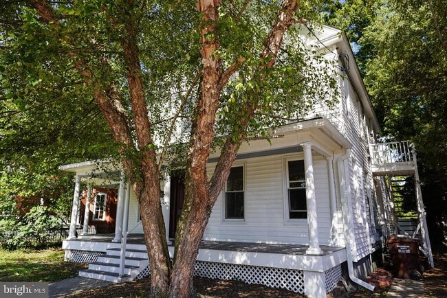 Photo - 611 Locust St