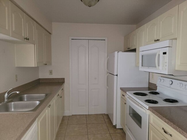 Photo - Orlando - 1 Bedroom, 1 Bathroom - $1,395.00 Unit r2550n2103