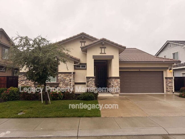 Building Photo - 452 Aster St