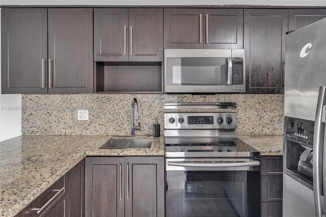 Photo - 1901 NW S River Dr