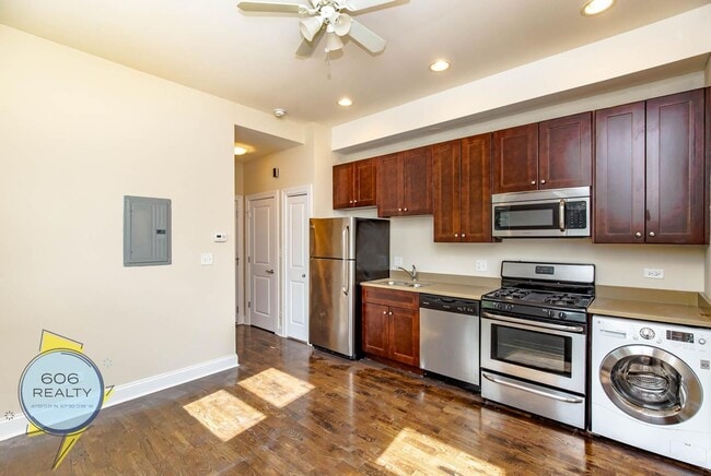 Photo - Lincoln Park renovated apartments! Unit 649-2F